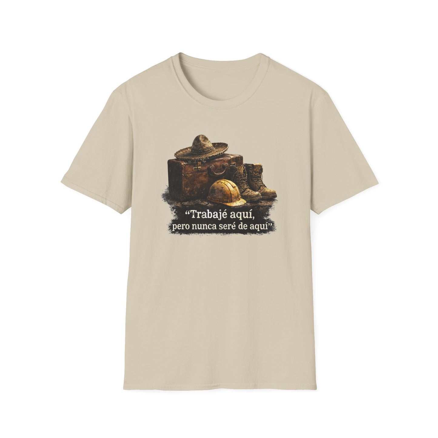TRABAJE AQUI PERO NUNCA SERE DE AQUI - Unisex Soft Style T-Shirt
