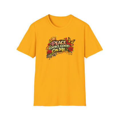 PEACE LOOKS GOOD ON ME - Unisex Softstyle T-Shirt