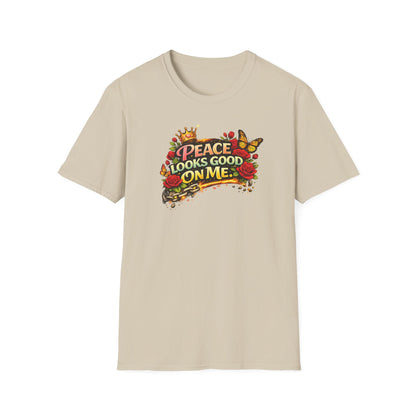 PEACE LOOKS GOOD ON ME - Unisex Softstyle T-Shirt