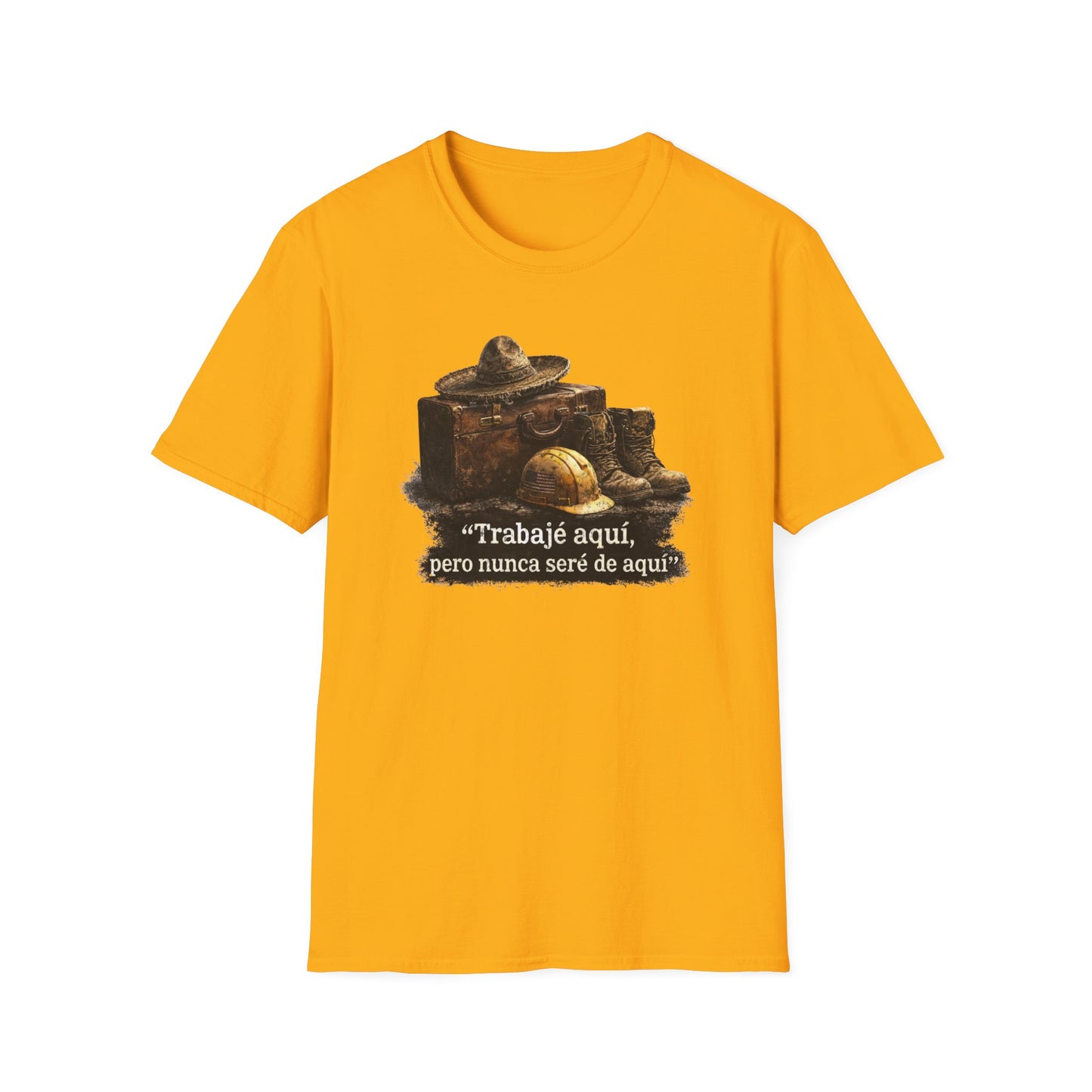 TRABAJE AQUI PERO NUNCA SERE DE AQUI - Unisex Soft Style T-Shirt