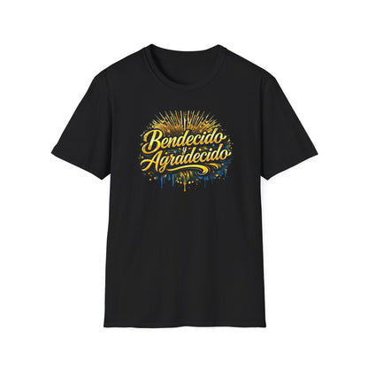 BENDICIDO Y AGRADECIDO - Unisex Soft Style T-Shirt