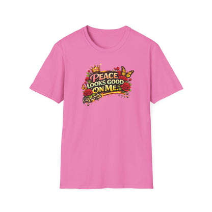 PEACE LOOKS GOOD ON ME - Unisex Softstyle T-Shirt