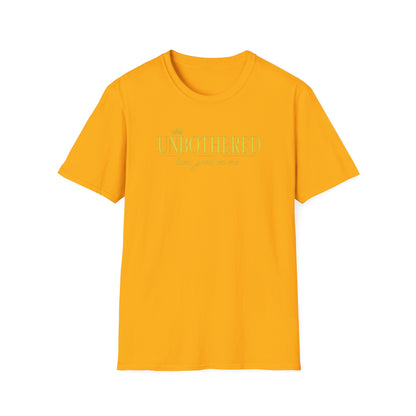 UNBOTHERED LOOKS GOOD ON ME - Unisex Soft Style T-Shirt