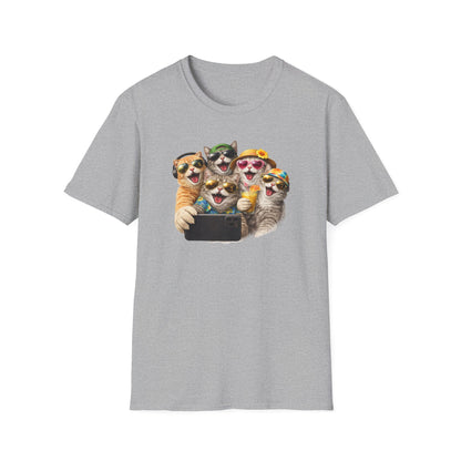 SELFIE TIME - CAT STYLE - Unisex Softstyle T-Shirt