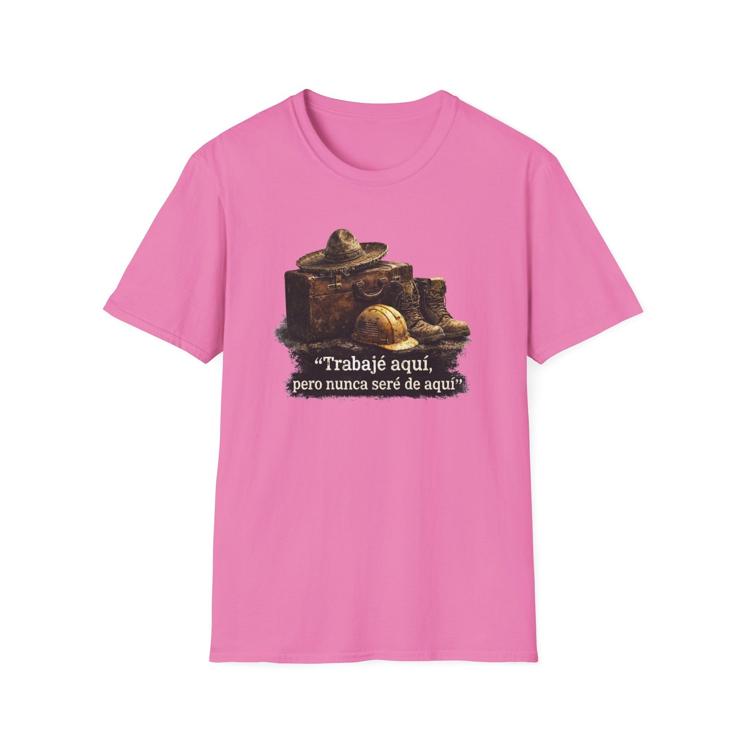 TRABAJE AQUI PERO NUNCA SERE DE AQUI - Unisex Soft Style T-Shirt